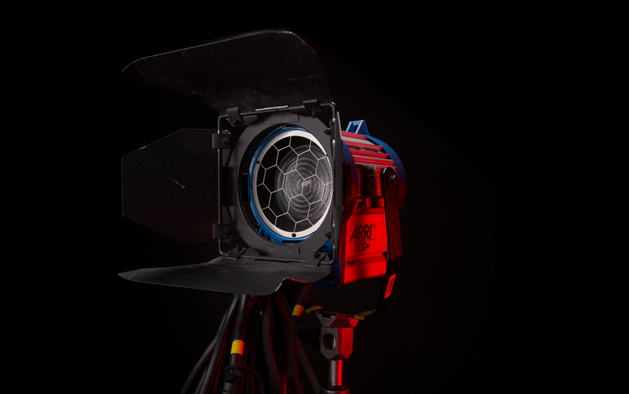 ARRI 300W Fresnel - 01