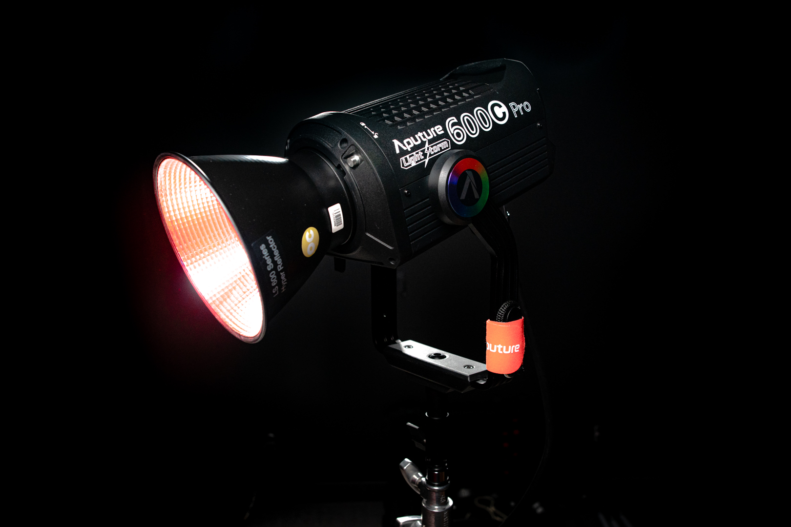 Aputure LS 600c Pro RGB - 01