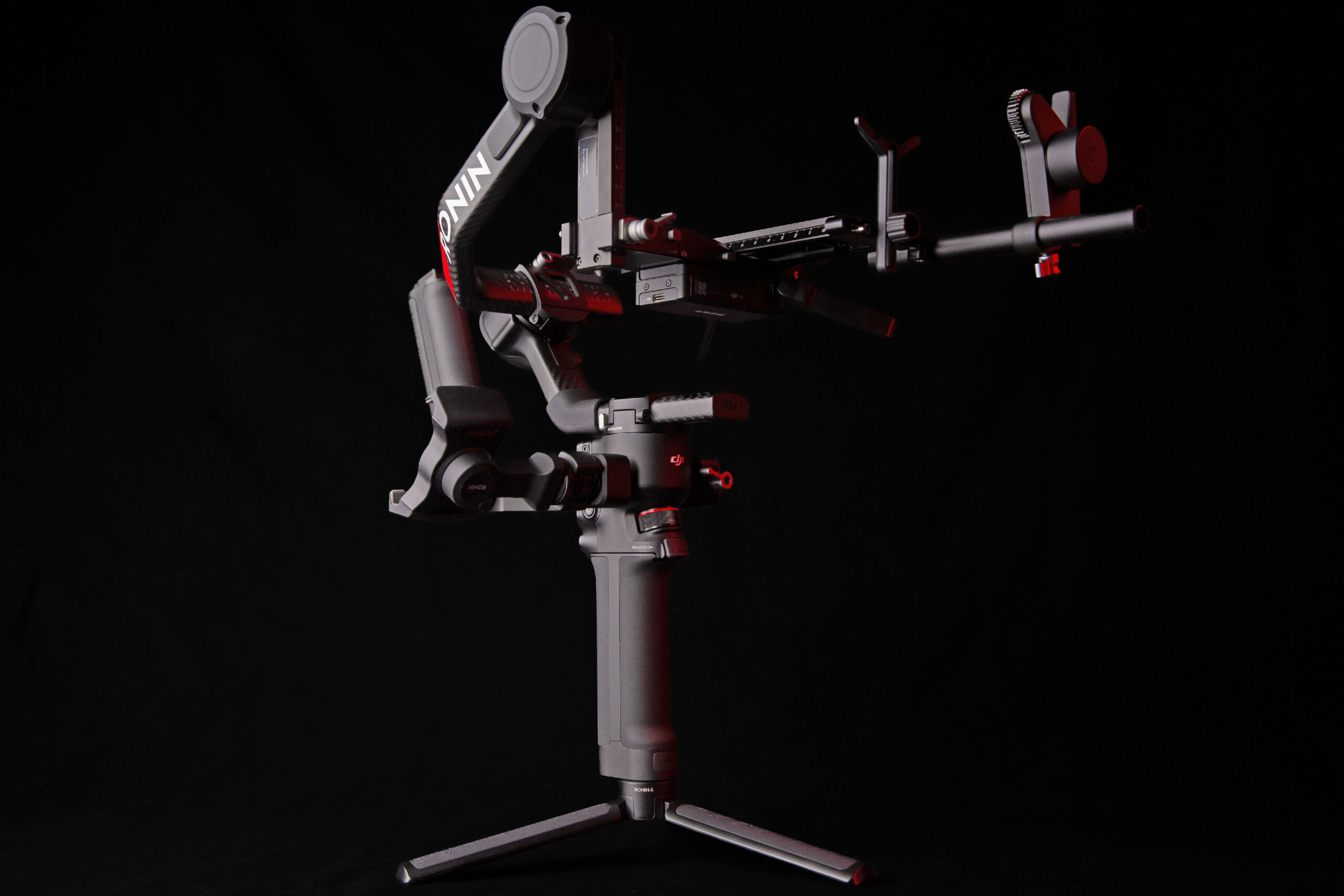 DJI RS4 Pro + FIZ Motor & Transmitter - 01