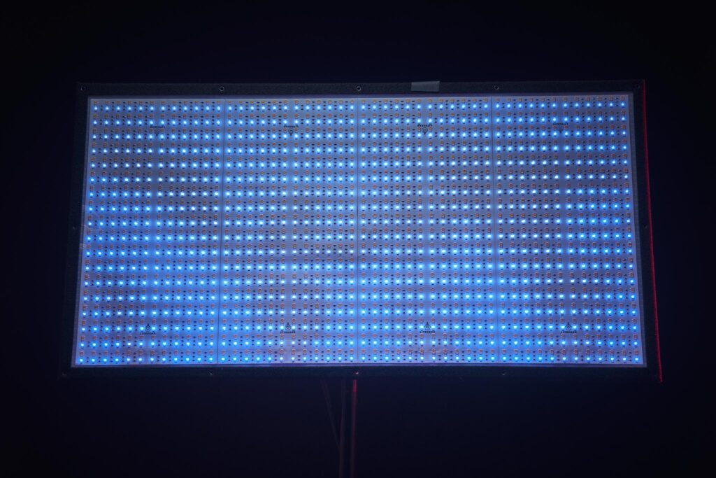 LiteMat Spectrum 4 Full RGB+W LED - 01