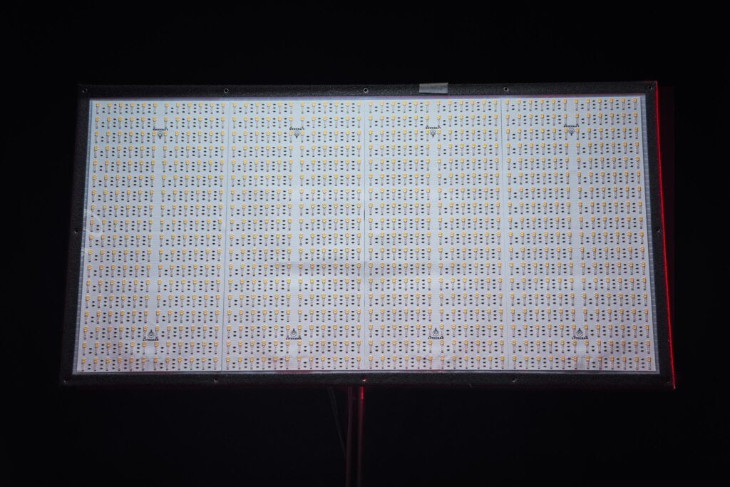 LiteMat Spectrum 4 Full RGB+W LED - 02