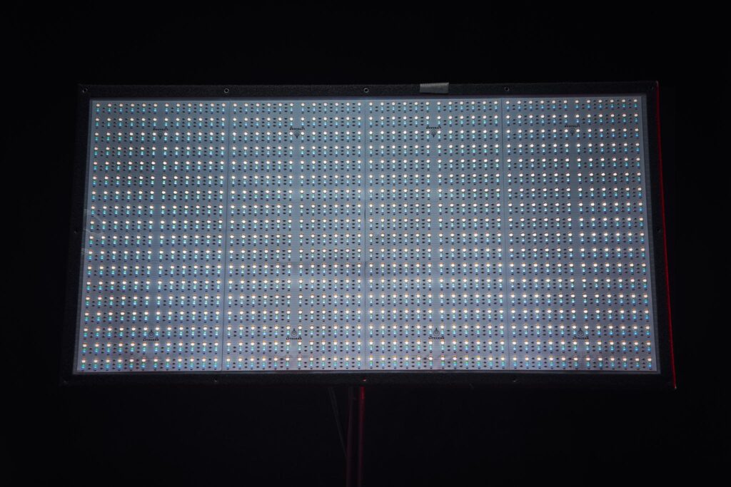 LiteMat Spectrum 4 Full RGB+W LED - 03