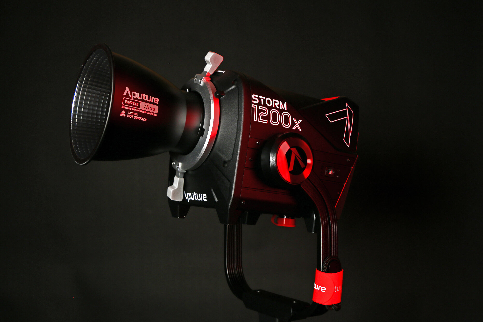 Aputure STORM 1200x 01